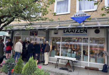 Schüler spielen beim Dorffest Rissen