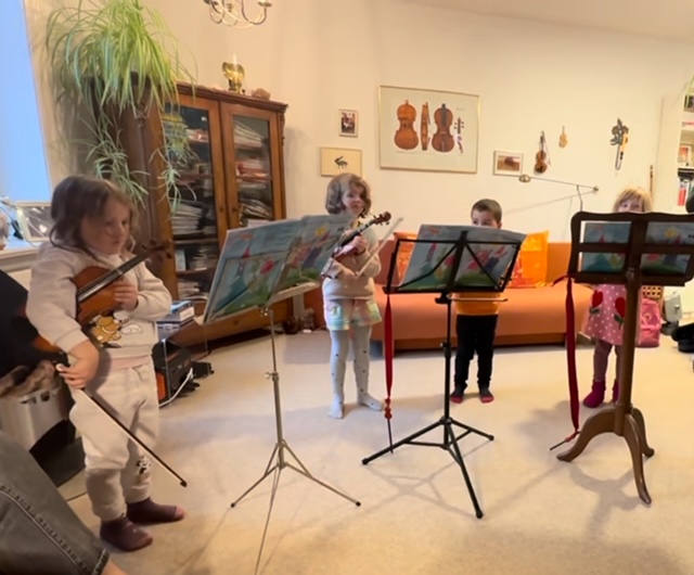 Gruppenmusizieren Mini-Violinis